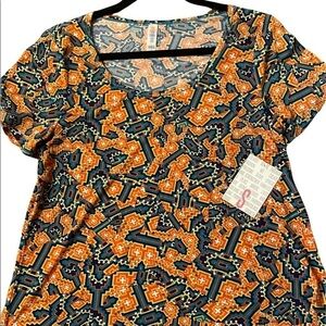 NWT LULAROE CLASSIC T.
